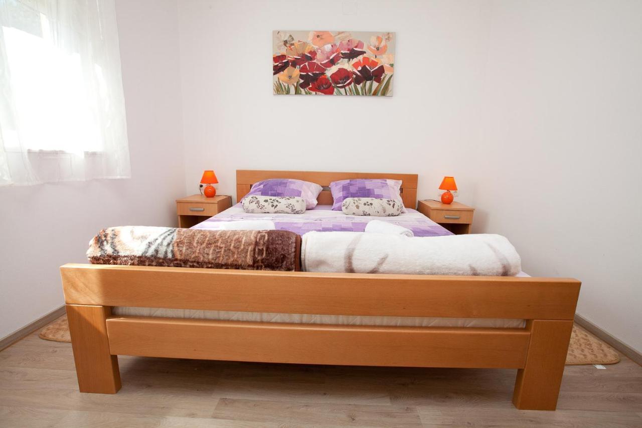 Apartmani Lea Starigrad Paklenica Exterior photo